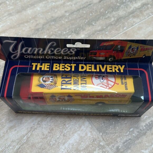NIB Yankees limited edition, WB Mason truck - Picture 2 of 6